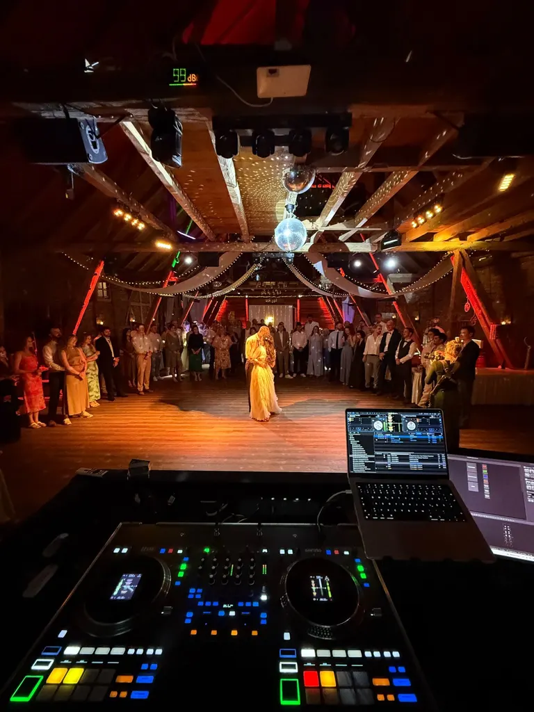 Die Edelscheune Eroeffnungstanz Brautpaar DJ Perspektive